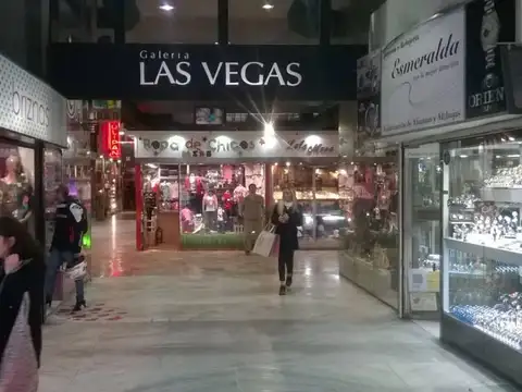 LOCAL A LA VENTA PLANTA PRINCIPAL DE GALERIA LAS VEGAS, ACEPTA FINANCIACIÓN 