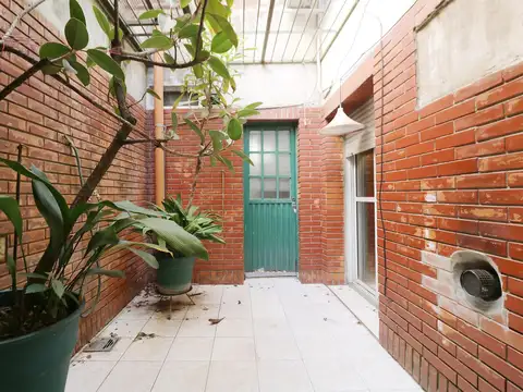 VENTA PH DE 4 AMBIENTES EN PATERNAL - DOS PLANTAS - PATIO - TERRAZA - PARRILLA - PERMUTA - FINANCIA