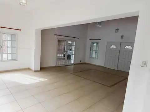 AMPLIA PROPIEDAD A LA VENTA, CON GRAN PARCELA DE TERRENO 