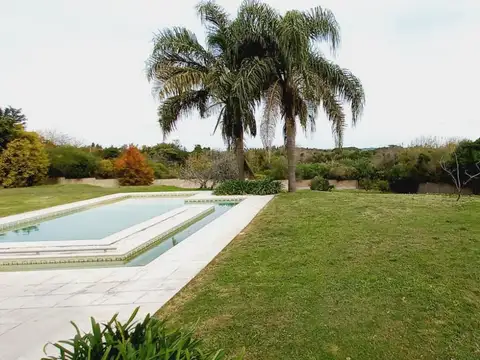 Casa en Venta con 4 cocheras