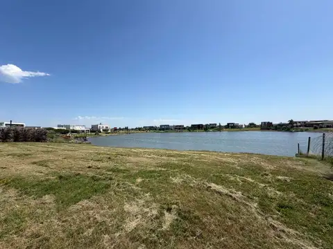 VENTA LOTE 854M2 A LA LAGUNA SAN SEBASTIAN AREA 8