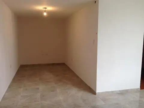 Casa en Alquiler en Lanus Este, $ 900.000