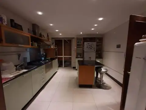 Casa de 4 Dormit., Jardin, Quincho y Pileta en Crucecita.