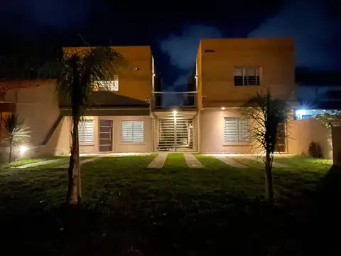 Casa en Venta con 5 cocheras