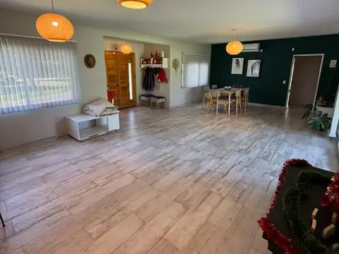Casa 5 ambientes con 3 baños