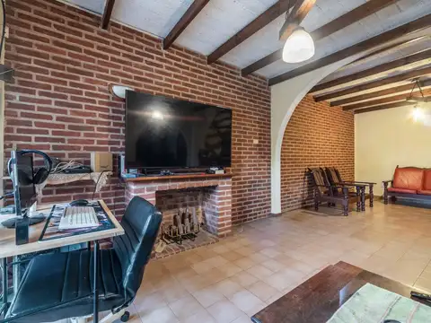 Casa 5 ambientes con 2 baños