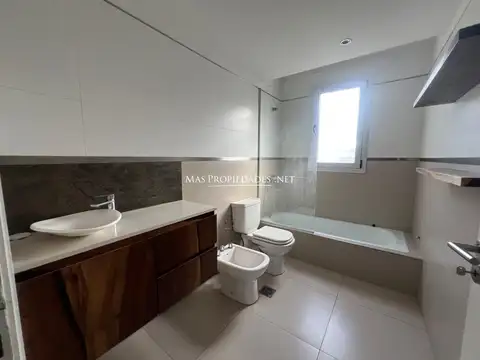 Departamento en Alquiler con 1 cocheras