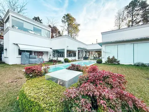 VENTA  casa 4 ambientes en Parque Leloir Apto crédito!