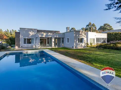 Casa 5 ambientes con 3 baños