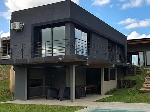 Casa en venta - 5 Dormitorios 5 Baños - Senderos IV