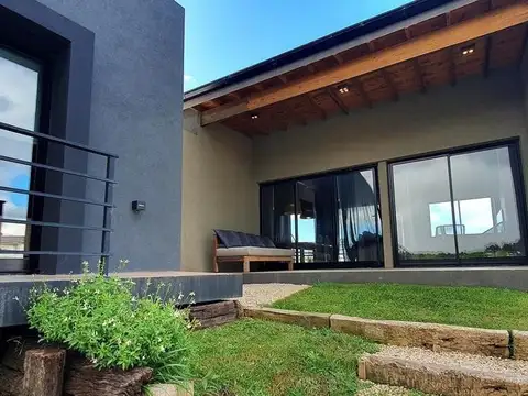 Casa 6 ambientes con 3 baños