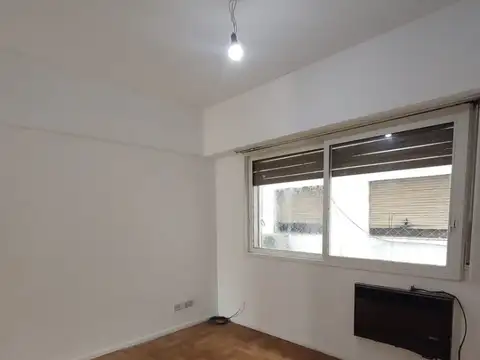 VENTA  Tres Ambientes con Dependencia  de servicio FLORES