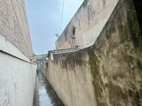 Hermoso lote en Pompeya  8,66 x 51 mts con 5 unidades funcionales  tipo PH frente a plaza y iglesia