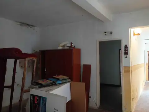 Chalet - Terreno 10x30 - 3 dormitorios - A refaccionar.