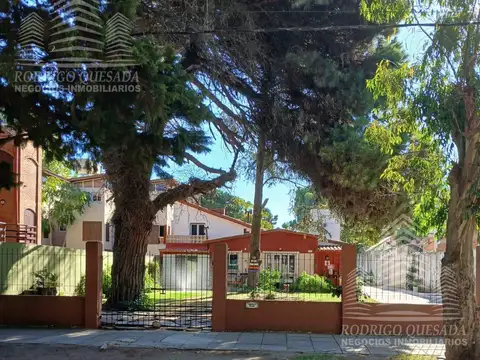Casa en lote de 600m2 todos los servicios.