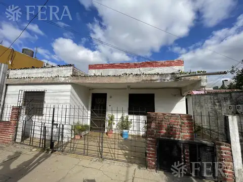Venta casa para dos familias en Monte Chingolo