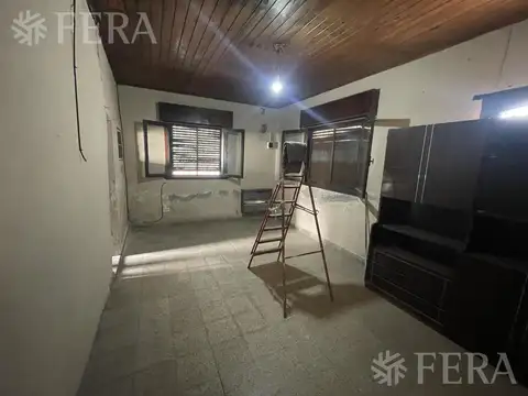Casa 6 ambientes con 2 baños