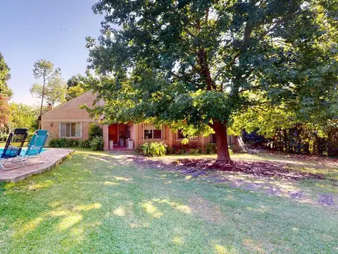 Casa de 3 dormitorios sobre lote de 3.000 mts en venta en Villa Elisa