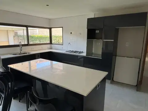 Casa en Alquiler en Coronel Dorrego, $ 2.850.000