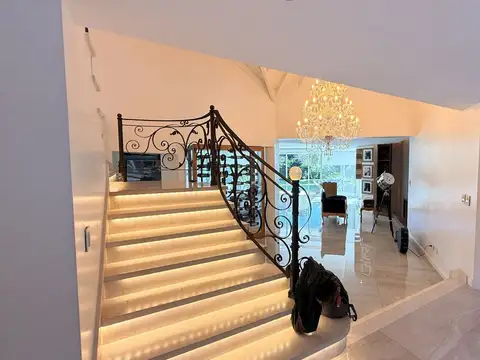 CASA EN VENTA EN PILAR DEL LAGO