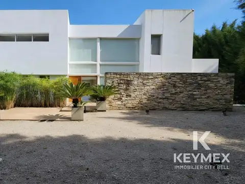 Casa en Venta con 2 cocheras
