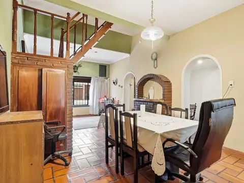 Venta casa con cochera  Velez Sarsfield - APTO CREDITO