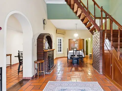 Venta casa con cochera  Velez Sarsfield - Villa Luro