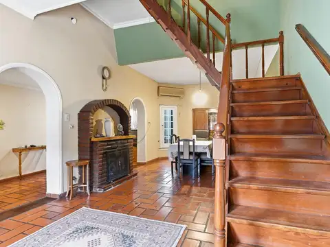 Venta casa con cochera  Velez Sarsfield - APTO CREDITO