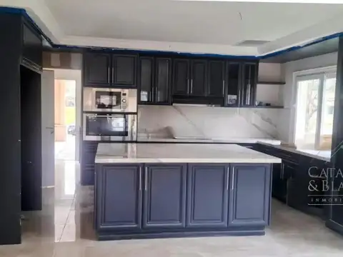 Casa 5 ambientes con 4 baños