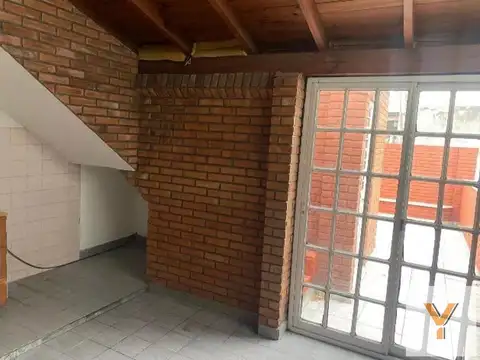 Casa 7 ambientes con 2 baños