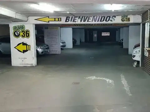 Cochera sobre Av Colon a mts de Plaza Colon