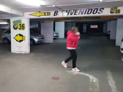 Cochera sobre Av Colon a mts de Plaza Colon