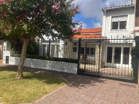 CASA DE 4 AMB EN OLIVOS