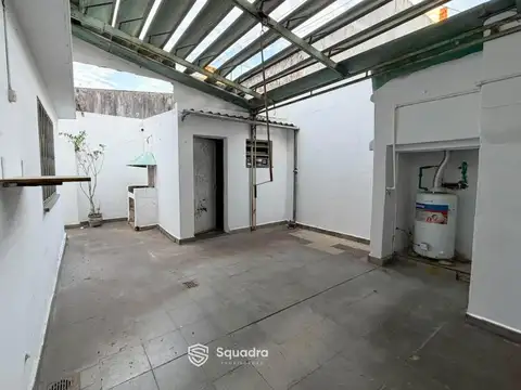 VENTA - Casa al frente de 2 Dormitorios, con cochera - Barrio Arroyito, Rosario - APTO CRÉDITO.