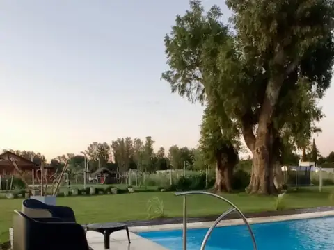 Casa en Venta con 4 cocheras