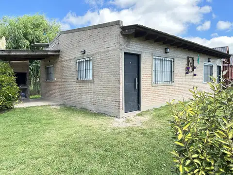 Casa 4 ambientes con 2 baños