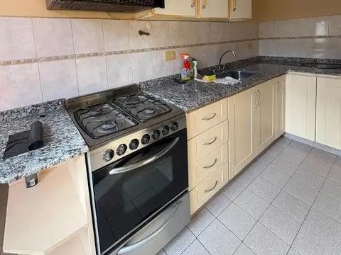 Casa 3 ambientes con 2 baños