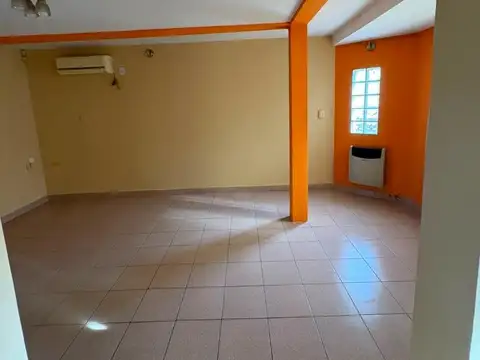 Casa en Alquiler con 1 cochera