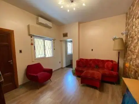 VENTA CASA EN SAN JUSTO CENTRO DE 4 AMBIENTES CON PATIO Y COCHERA