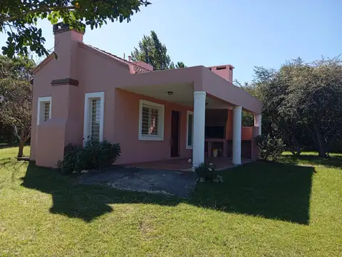 CASA EN BARRIO RESIDENCIAL