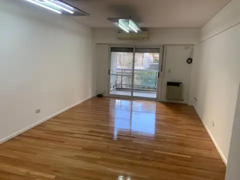 Venta Departamento 3 ambientes c/ cochera y lav. Caballito