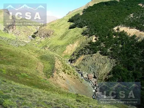 Excelente Estancia sobre dos Lagos en la cordillera de Santa Cruz