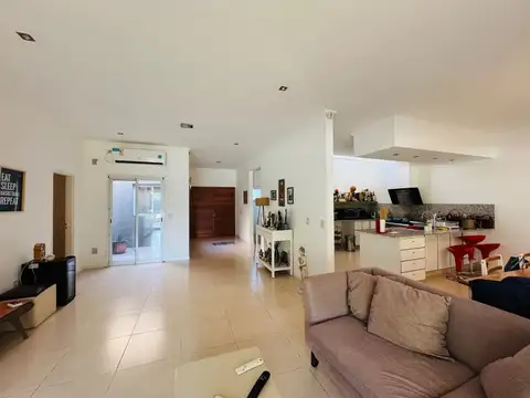 CASA EN VENTA EN PERGAMINO CON PILETA