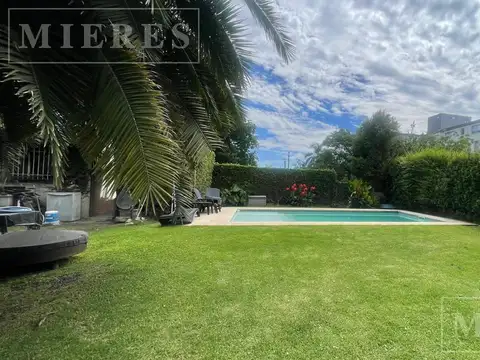 Casa en Venta con 4 cocheras
