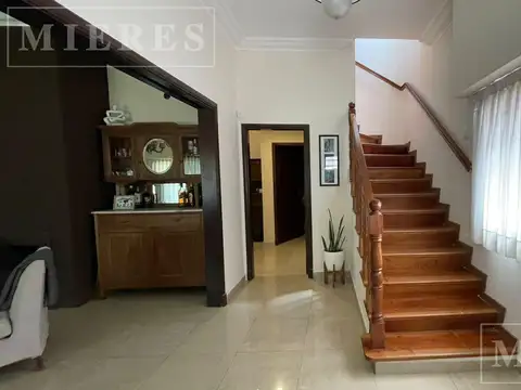 Casa 4 ambientes con 3 baños