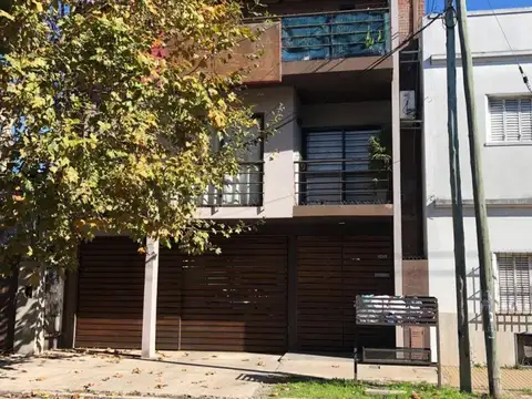 ALQUILER DEPARTAMENTO 3 AMBIENTES CON COCHERA Y PATIO