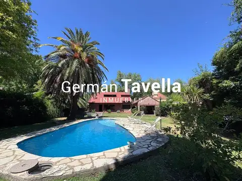 Casa 4 AMB con amplio parque en Parque leloir. Apto crédito!