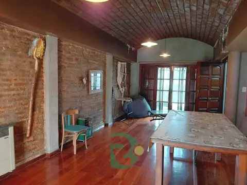 Casa 6 ambientes con 5 baños