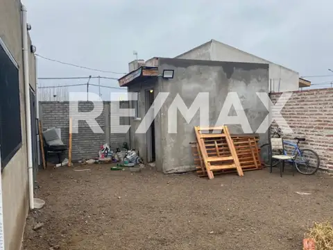 Casa 7 ambientes con 1 baño