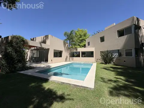 ALQUILER-EXCELENTE CASA EN BARRIO SANTA SILVINA
